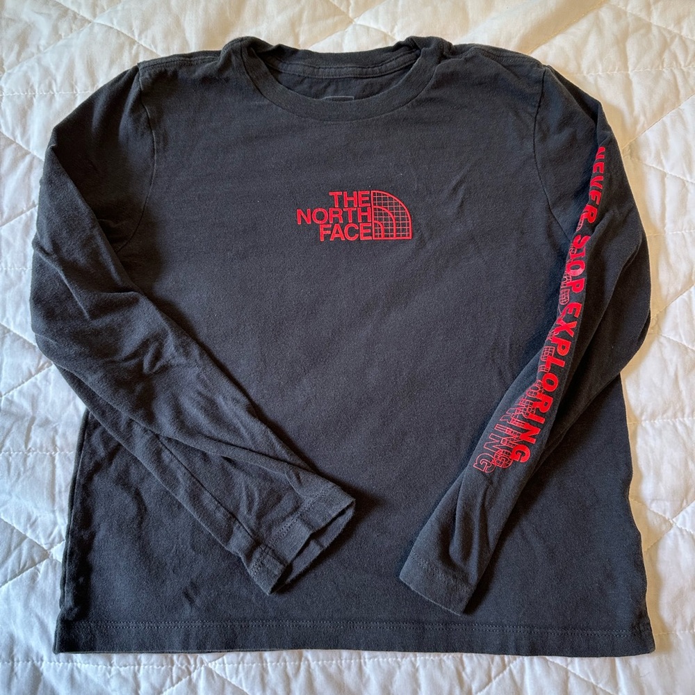 Boys The North Face long sleeve gray tee size small 7/8